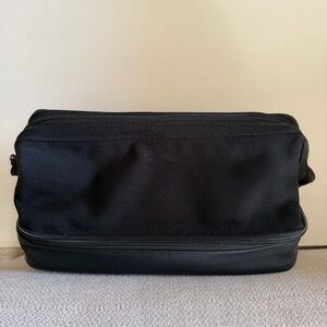 BEIS // dopp kit